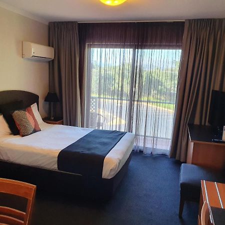 Alpha Hotel Canberra Exterior photo