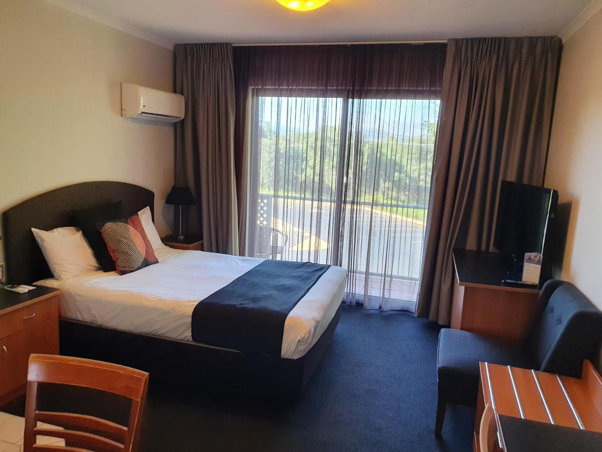 Alpha Hotel Canberra Exterior photo