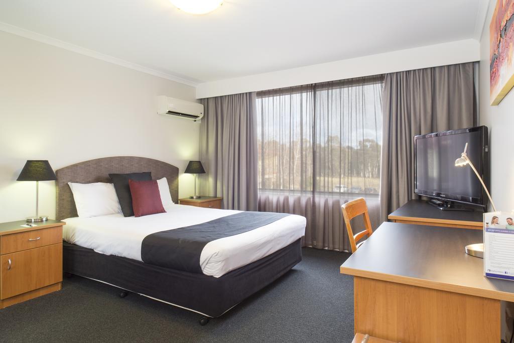 Alpha Hotel Canberra Exterior photo