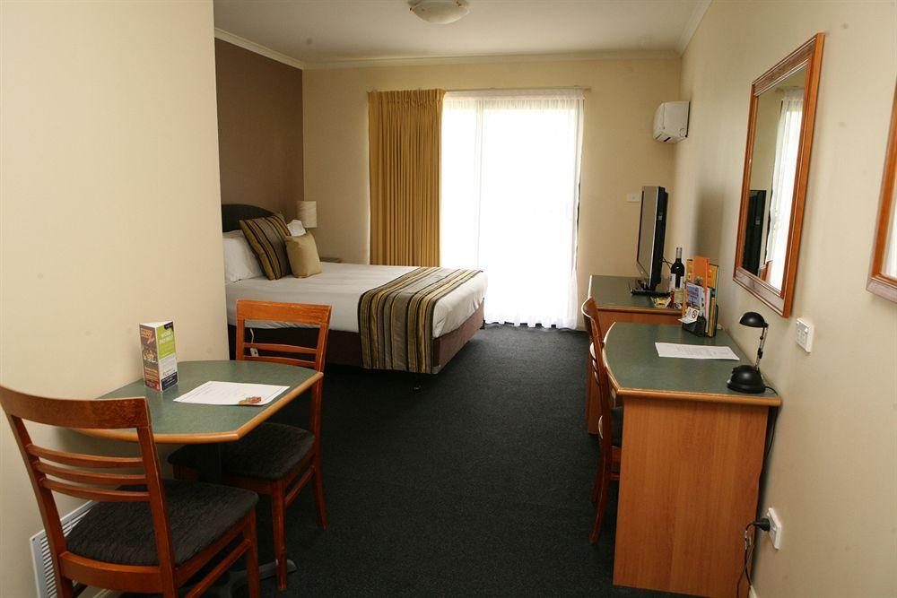 Alpha Hotel Canberra Exterior photo