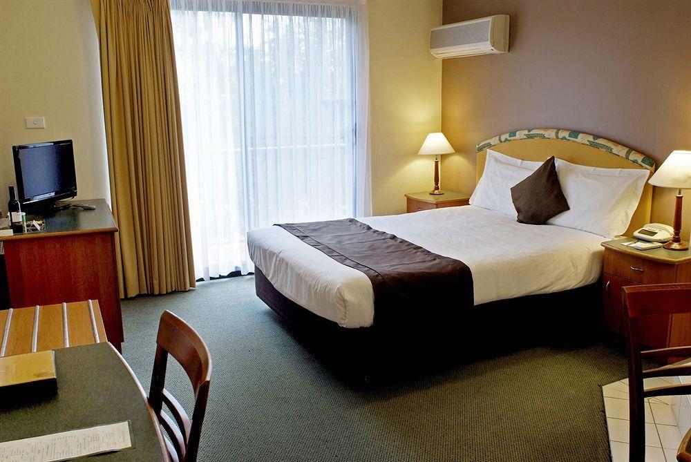 Alpha Hotel Canberra Exterior photo