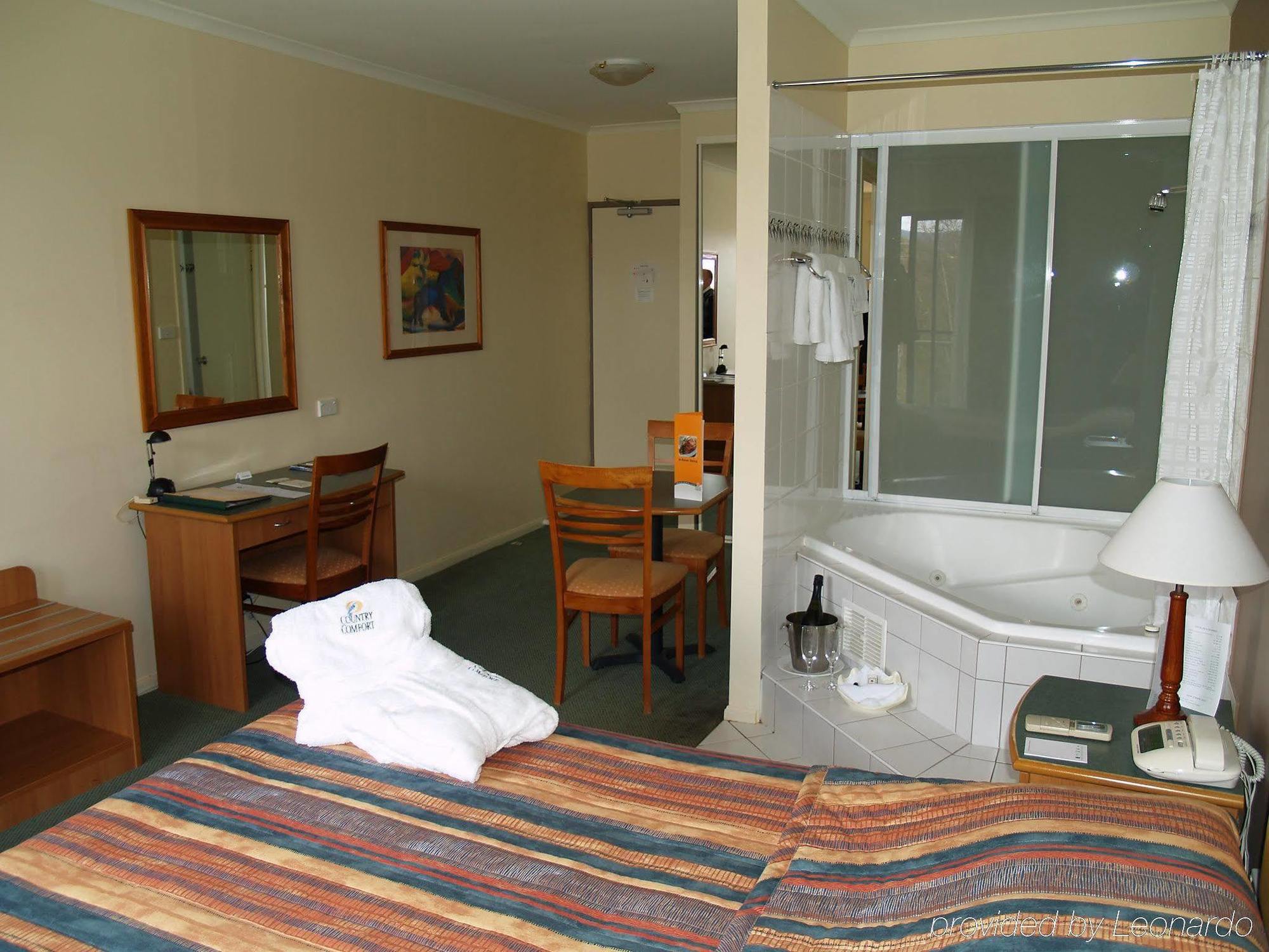 Alpha Hotel Canberra Exterior photo