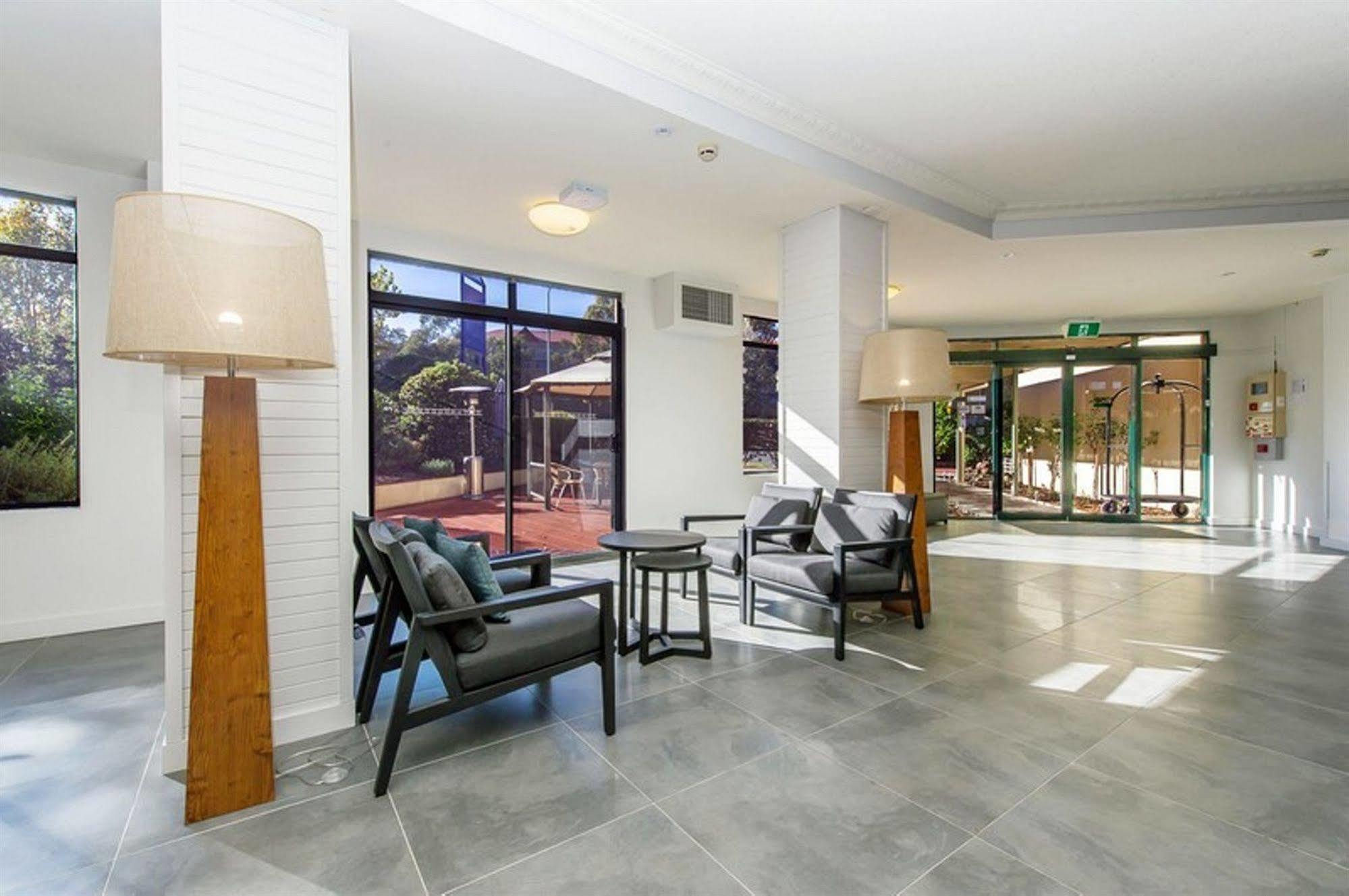 Alpha Hotel Canberra Exterior photo