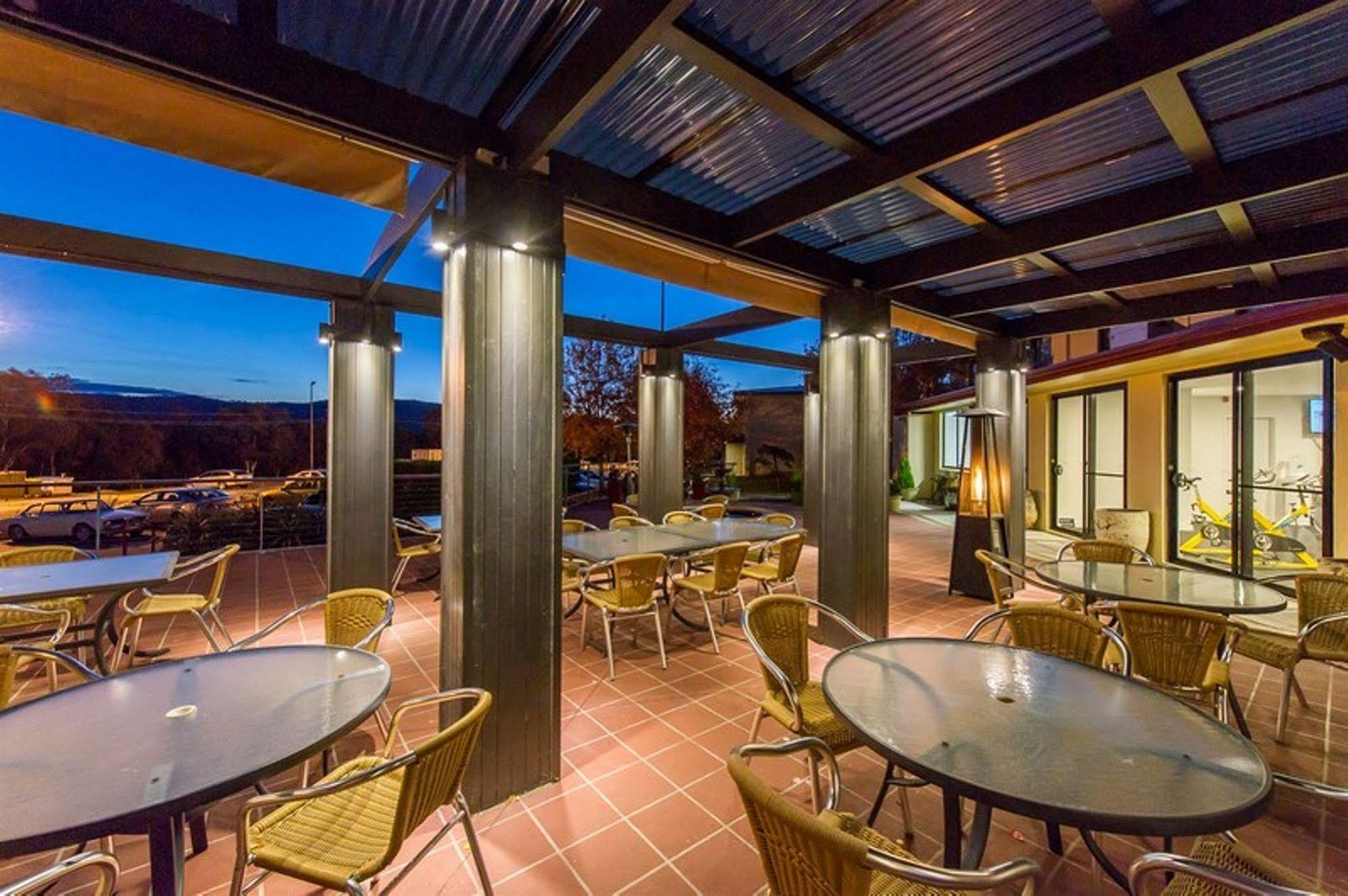 Alpha Hotel Canberra Exterior photo