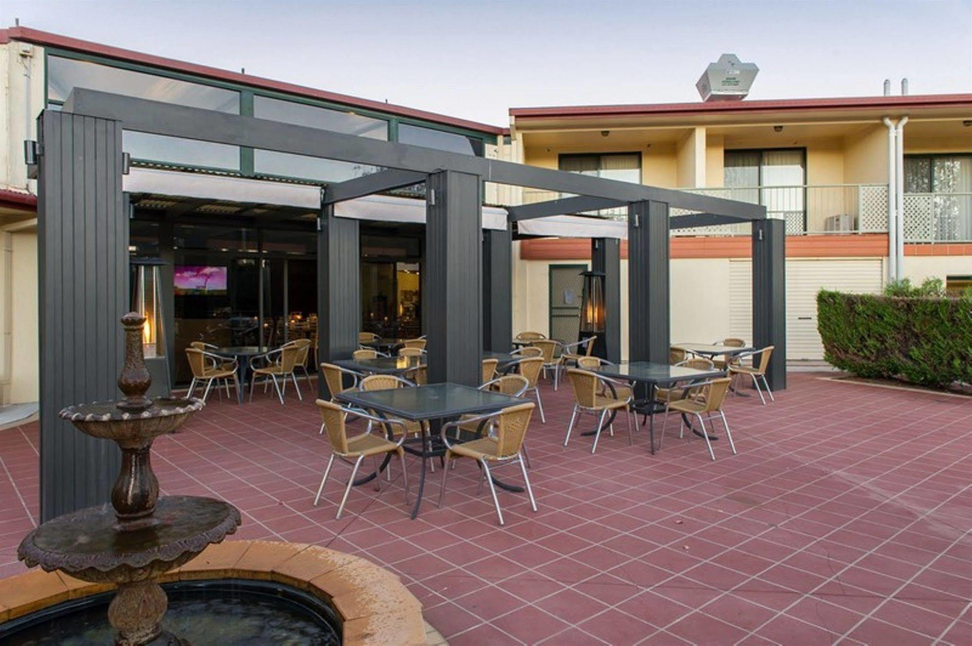 Alpha Hotel Canberra Exterior photo