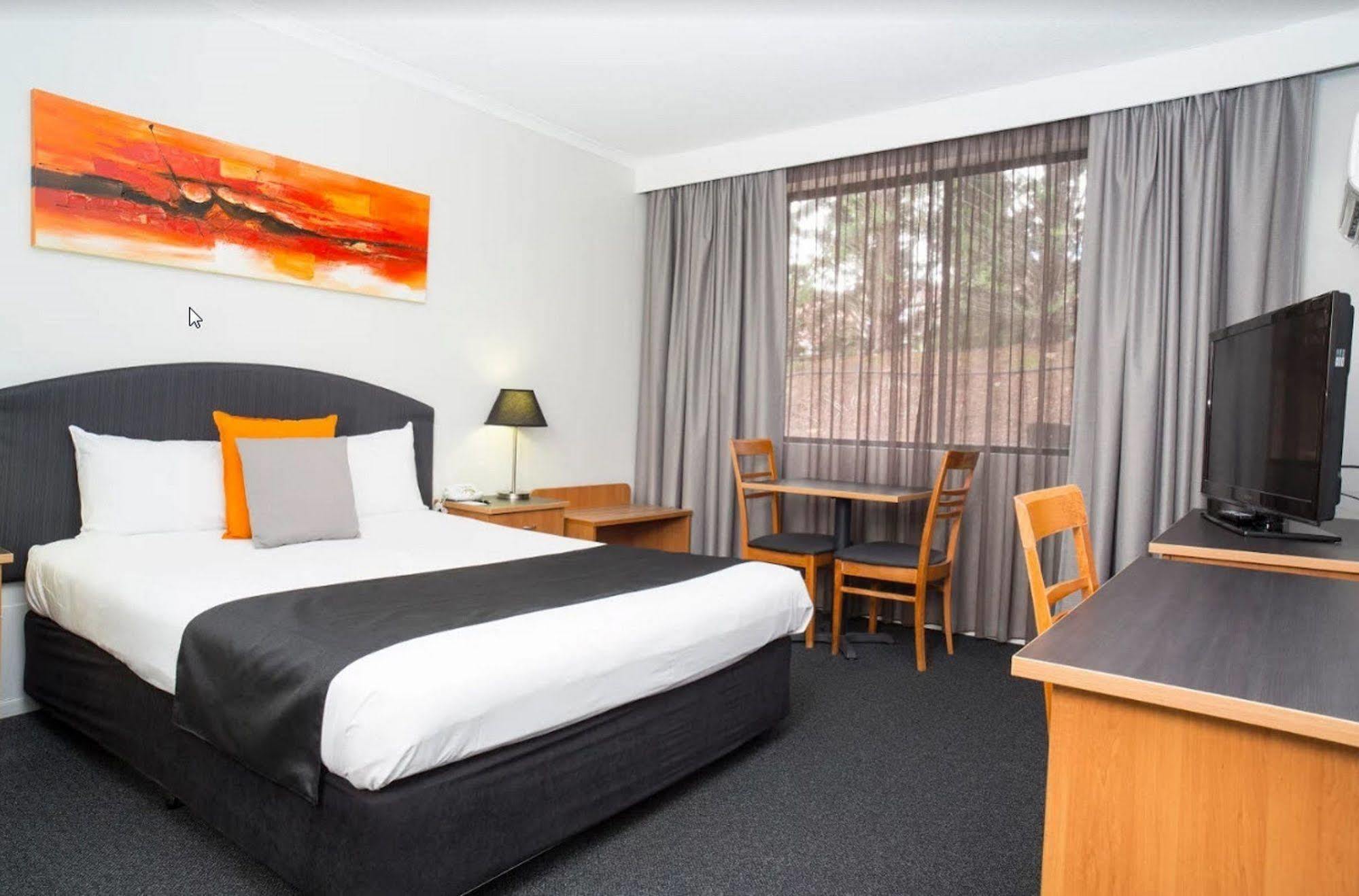 Alpha Hotel Canberra Exterior photo