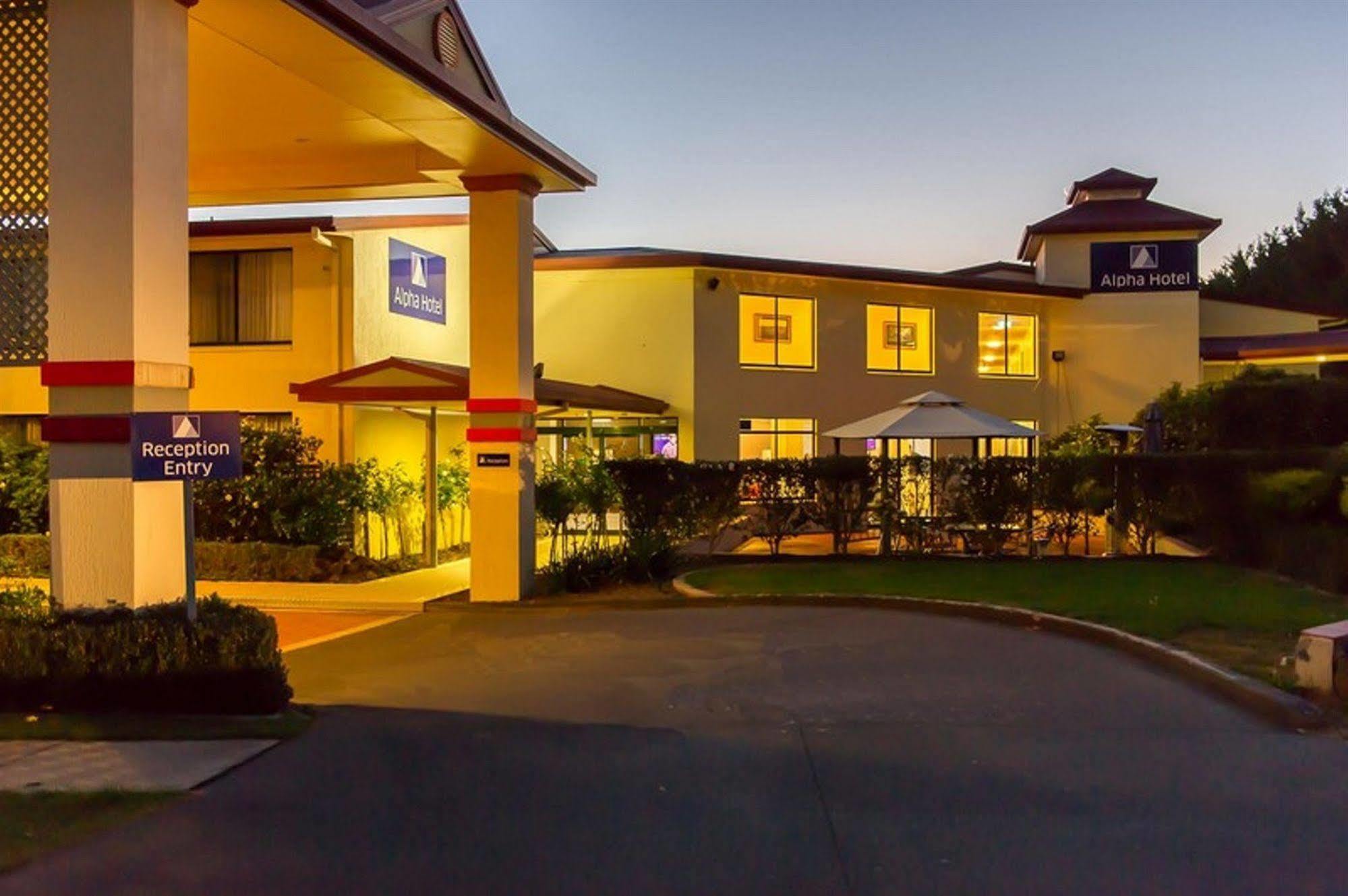 Alpha Hotel Canberra Exterior photo
