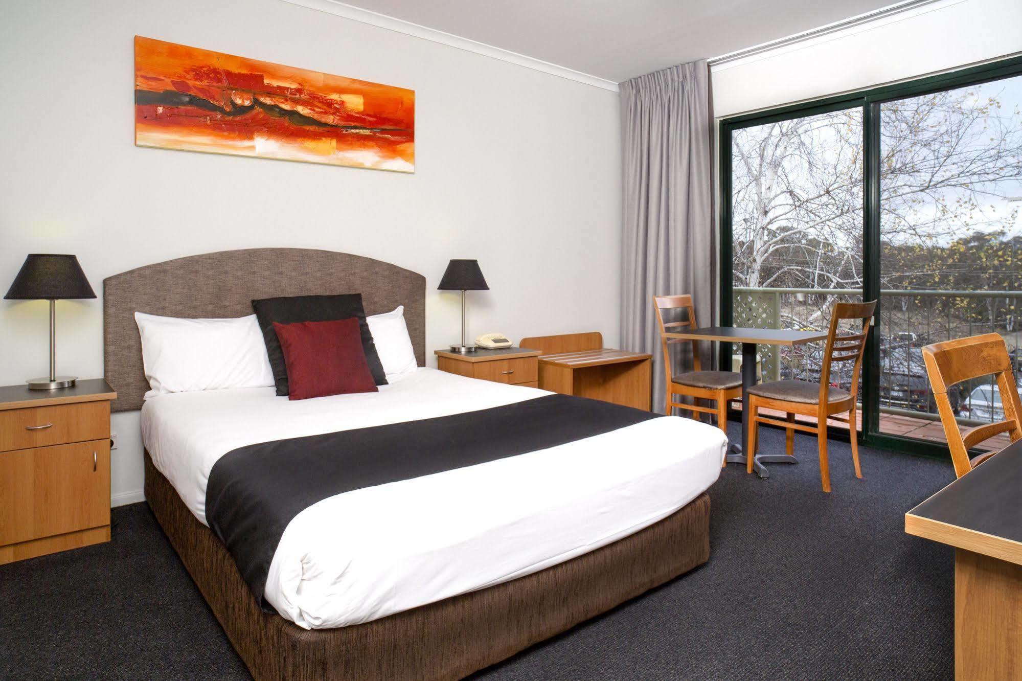 Alpha Hotel Canberra Exterior photo